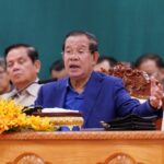 សម្តេចតេជោ ហ៊ុន សែន ក្នុងជំនួបសំណេះសំណាលនៅ ខេត្តកំពង់ធំ ជំរុញថ្នាក់ដឹកនាំមូលដ្ឋានពង្រឹងសេវាសាធារណៈ និងដោះស្រាយកង្វល់ប្រជាពលរដ្ឋ